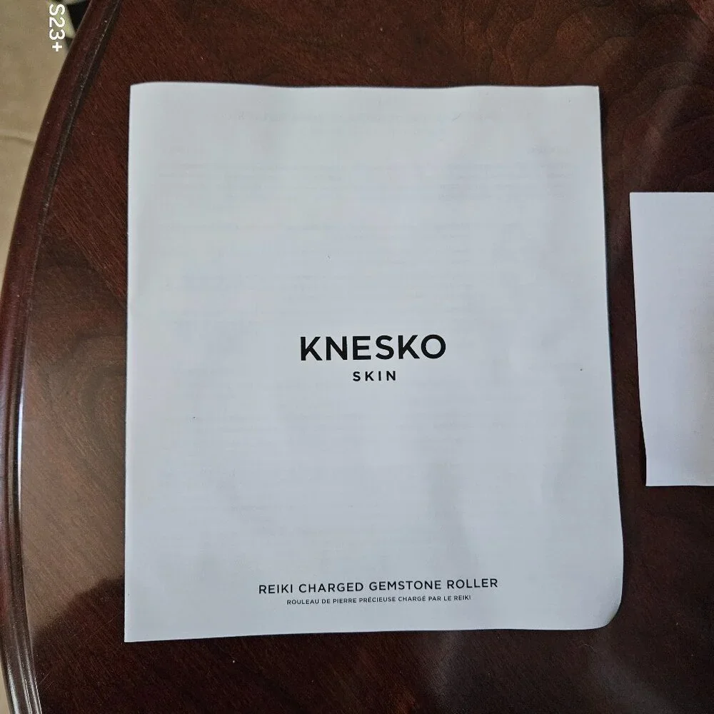 NEW KNESKO SKIN BLACK OBSIDIAN GEMSTONE FACE FACIAL ROLLER & TRAVEL STORAGE BAG